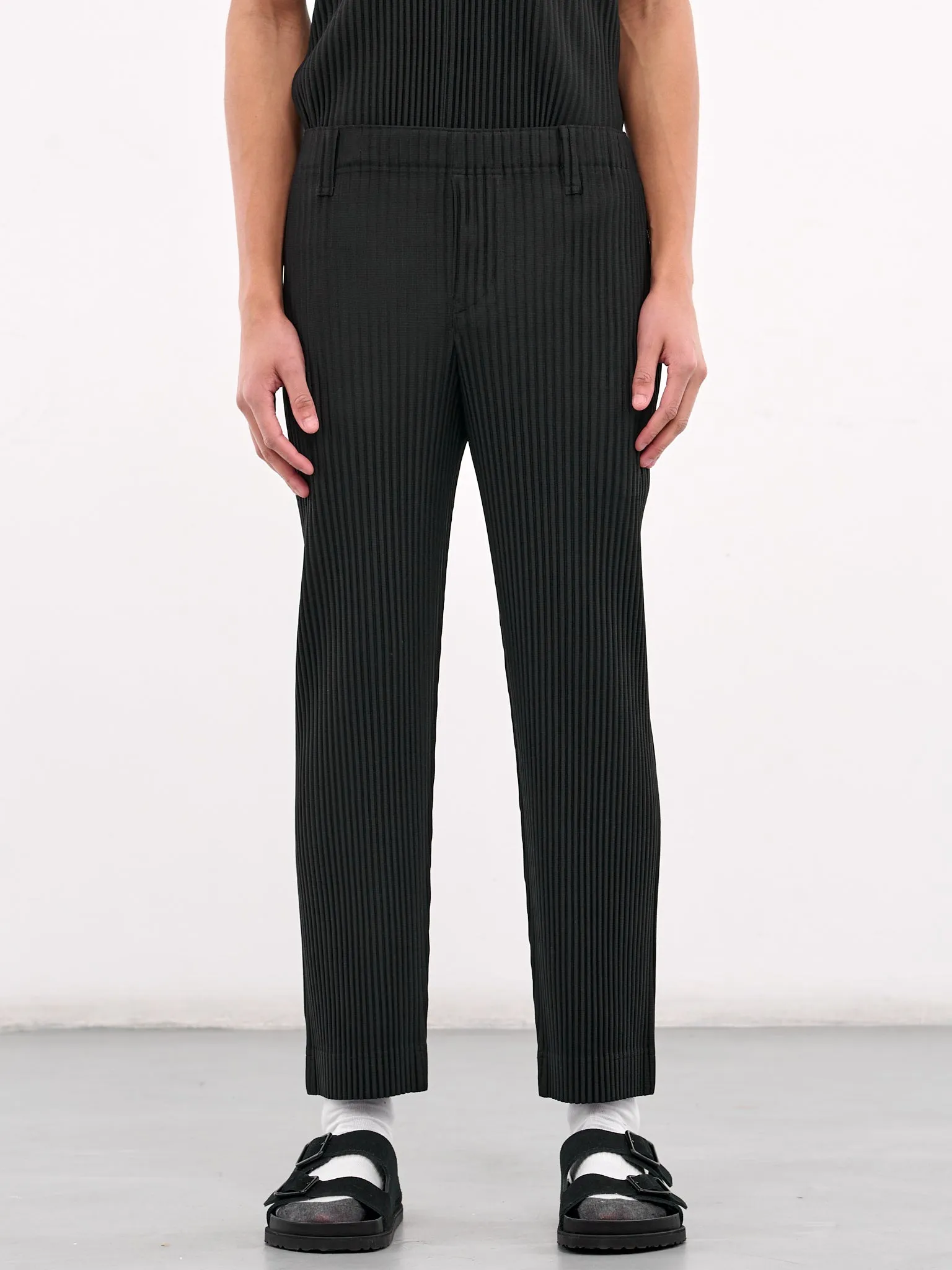 Basic Pleated Trousers (HP56JF550-15-BLACK)